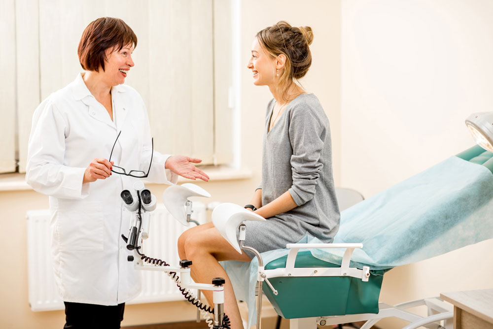 woman talks with OB-GYN